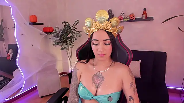 EmmyEvans1 online show from October 1, 2025, 7:51 pm