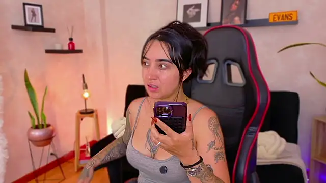 EmmyEvans1 online show from February 12, 2026, 5:23 pm