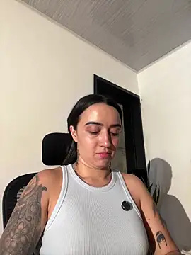 EmmyEvans1 online show from October 13, 2025, 7:37 pm