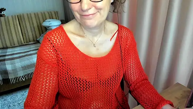 Snapshot of lauraoven chatting on March 2, 2026, 7:15 am lauraoven online show from March 2, 2026, 7:15 am