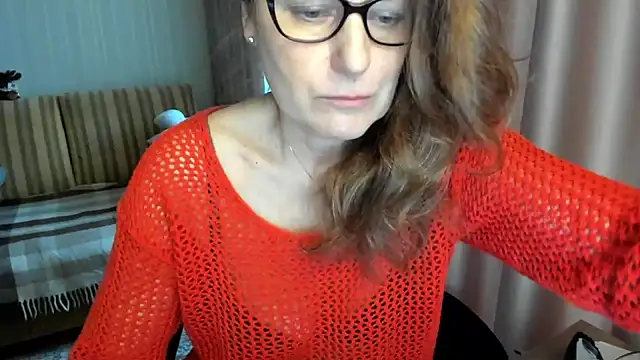 Snapshot of lauraoven chatting on February 28, 2026, 1:44 pm lauraoven online show from February 28, 2026, 1:44 pm