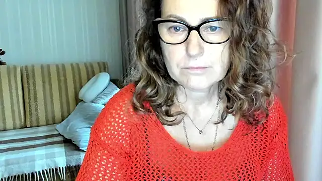 Snapshot of lauraoven chatting on October 30, 2025, 8:01 am lauraoven online show from October 30, 2025, 8:01 am