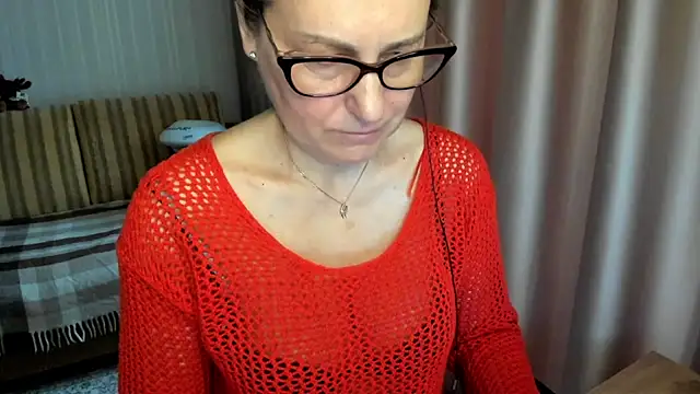 Snapshot of lauraoven chatting on March 2, 2026, 6:58 am lauraoven online show from March 2, 2026, 6:58 am