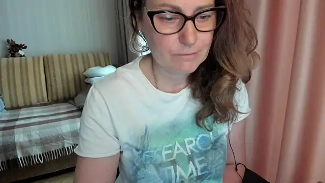 lauraoven online show from April 28, 2026, 8:08 am