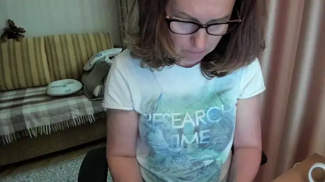 lauraoven online show from May 26, 2026, 2:48 pm