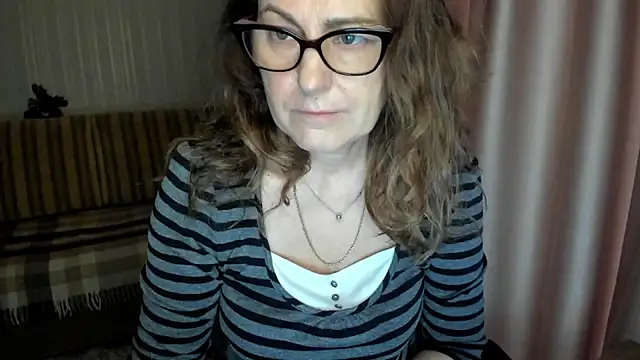 Snapshot of lauraoven chatting on January 17, 2026, 8:40 am lauraoven online show from January 17, 2026, 8:40 am