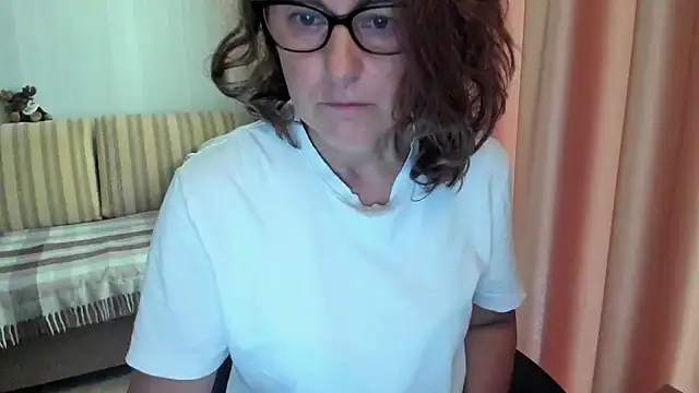 Snapshot of lauraoven chatting on July 29, 2026, 6:56 am lauraoven online show from July 29, 2026, 6:56 am