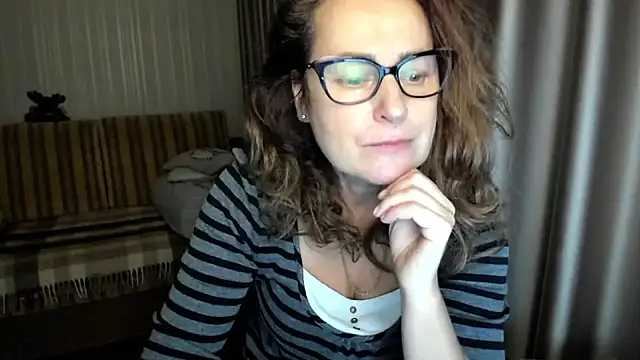 Snapshot of lauraoven chatting on November 29, 2025, 3:12 pm lauraoven online show from November 29, 2025, 3:12 pm