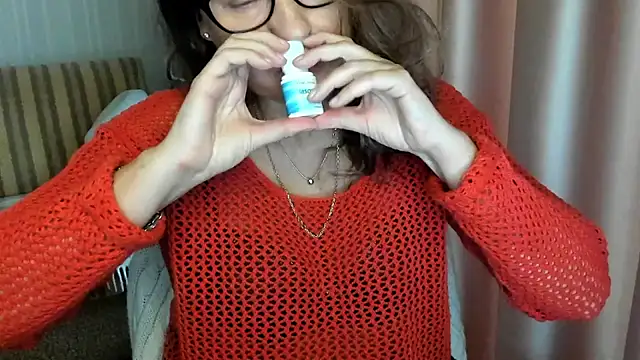 Snapshot of lauraoven chatting on November 2, 2025, 8:52 am lauraoven online show from November 2, 2025, 8:52 am