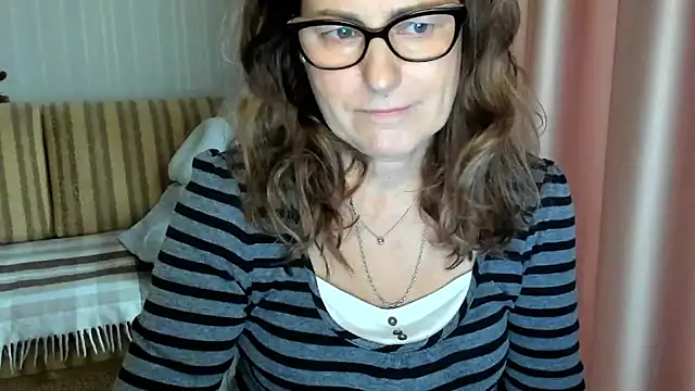 Snapshot of lauraoven chatting on October 29, 2025, 8:13 am lauraoven online show from October 29, 2025, 8:13 am