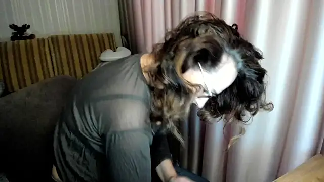 Snapshot of lauraoven chatting on February 1, 2026, 1:09 pm lauraoven online show from February 1, 2026, 1:09 pm