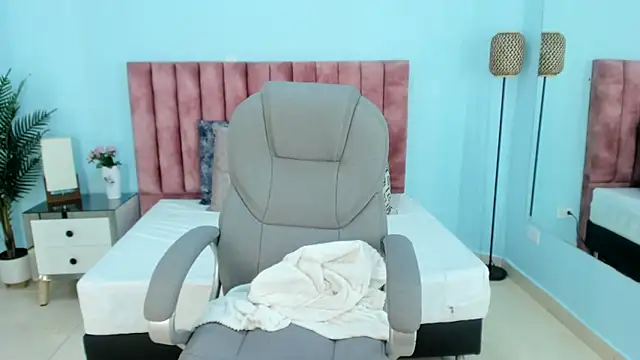 tati saldarriaga online show from February 11, 2026, 4:18 pm