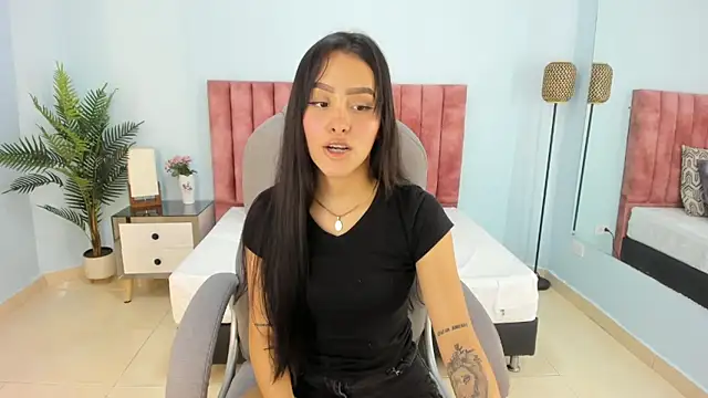 tati saldarriaga online show from February 16, 2026, 7:56 pm