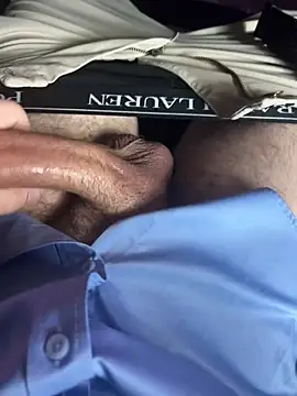 Snapshot of JohnnyBigShot chatting on March 5, 2025, 4:46 pm JohnnyBigShot online show from March 5, 2025, 4:46 pm