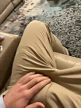 Snapshot of JohnnyBigShot chatting on January 4, 2025, 11:38 pm JohnnyBigShot online show from January 4, 2025, 11:38 pm