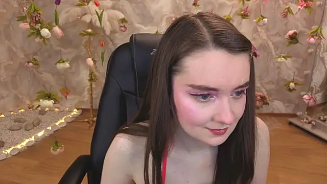 Snapshot of CloudGrace chatting on April 21, 2026, 6:14 pm CloudGrace online show from April 21, 2026, 6:14 pm
