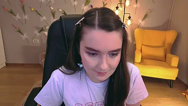 Snapshot of CloudGrace chatting on April 18, 2026, 7:07 pm CloudGrace online show from April 18, 2026, 7:07 pm