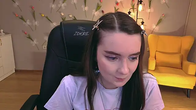 Snapshot of CloudGrace chatting on April 18, 2026, 7:58 pm CloudGrace online show from April 18, 2026, 7:58 pm