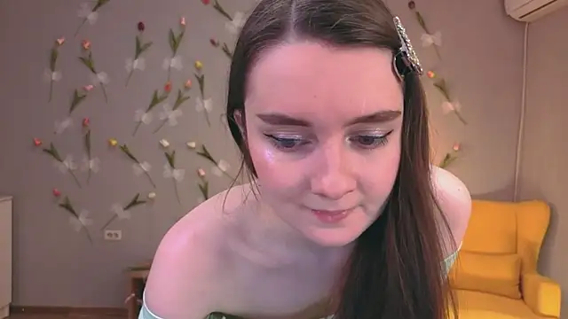 Snapshot of CloudGrace chatting on May 13, 2026, 6:15 pm CloudGrace online show from May 13, 2026, 6:15 pm