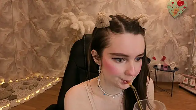 Snapshot of CloudGrace chatting on February 17, 2026, 3:15 am CloudGrace online show from February 17, 2026, 3:15 am