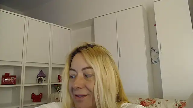 Snapshot of spell_of_love chatting on March 29, 2026, 3:57 pm spell of love online show from March 29, 2026, 3:57 pm