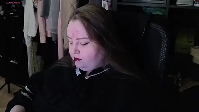 Snapshot of EMMA__CONNOR chatting on October 17, 2025, 12:14 am EMMA  CONNOR online show from October 17, 2025, 12:14 am