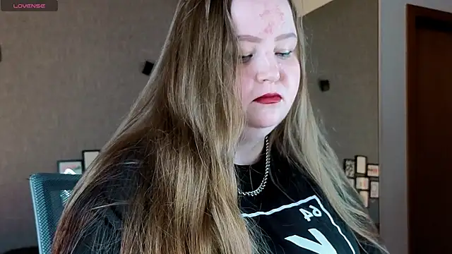 Snapshot of EMMA__CONNOR chatting on October 20, 2025, 5:24 pm EMMA  CONNOR online show from October 20, 2025, 5:24 pm