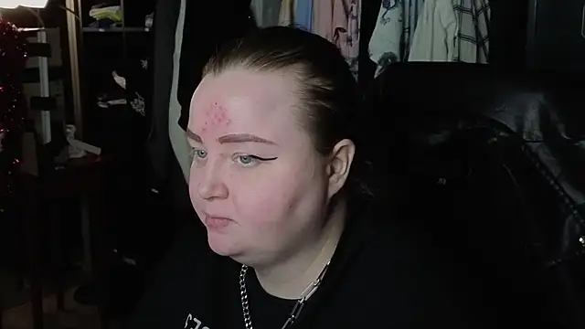 EMMA  CONNOR online show from November 28, 2025, 9:04 pm