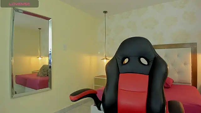 clarisKlein online show from April 8, 2026, 4:03 am