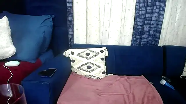 Snapshot of crystalbxx chatting on March 14, 2025, 9:32 pm crystalbxx online show from March 14, 2025, 9:32 pm