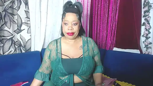 crystalbxx online show from July 28, 2026, 7:39 pm