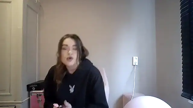 avajade online show from November 25, 2025, 10:59 am