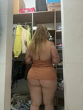 Snapshot of moniquerainx chatting on August 3, 2026, 11:53 pm moniquerainx online show from August 3, 2026, 11:53 pm