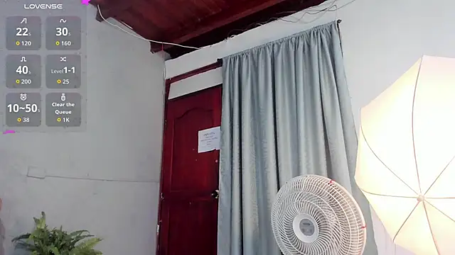 Snapshot of niky_doll_ chatting on September 17, 2025, 1:35 pm niky doll online show from September 17, 2025, 1:35 pm