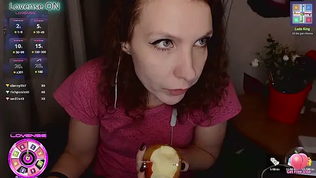 Snapshot of JohansonKatie chatting on February 25, 2025, 12:36 am JohansonKatie online show from February 25, 2025, 12:36 am