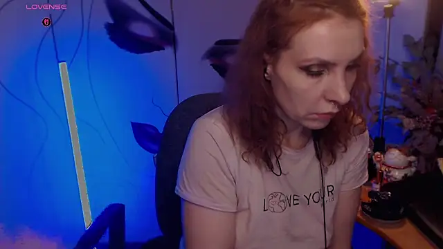 Snapshot of JohansonKatie chatting on December 17, 2025, 1:54 am JohansonKatie online show from December 17, 2025, 1:54 am