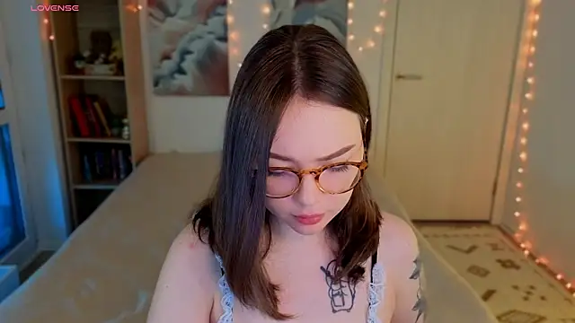 MilenaSaint online show from April 10, 2026, 4:08 am