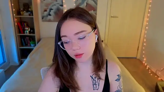 MilenaSaint online show from May 9, 2026, 3:54 am