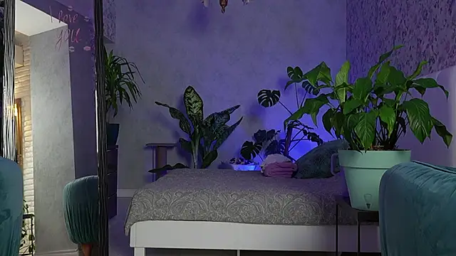 ClaraBendover online show from February 13, 2026, 8:09 pm