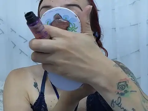 Snapshot of ninaa_fox chatting on April 6, 2026, 4:52 pm ninaa fox online show from April 6, 2026, 4:52 pm