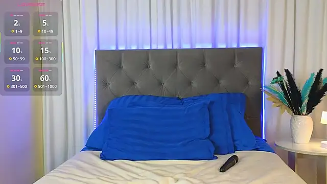 Snapshot of Ariana_Petite chatting on November 24, 2025, 12:21 am Ariana Petite online show from November 24, 2025, 12:21 am