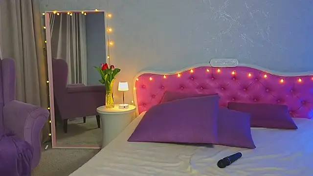 Snapshot of Ariana_Petite chatting on March 7, 2025, 2:25 am Ariana Petite online show from March 7, 2025, 2:25 am