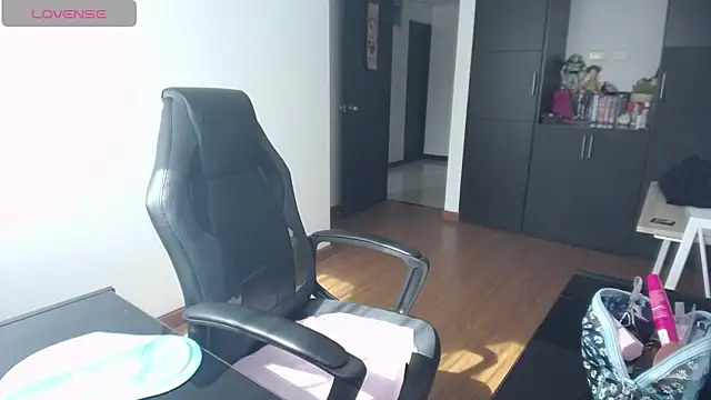 Snapshot of michell_fun23 chatting on December 3, 2025, 2:16 pm michell fun23 online show from December 3, 2025, 2:16 pm