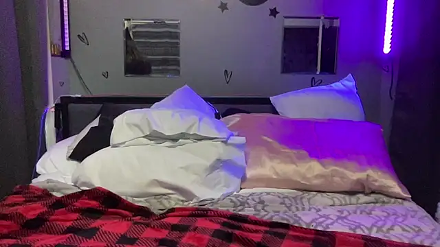 mirandamark2020 online show from April 2, 2026, 6:25 pm