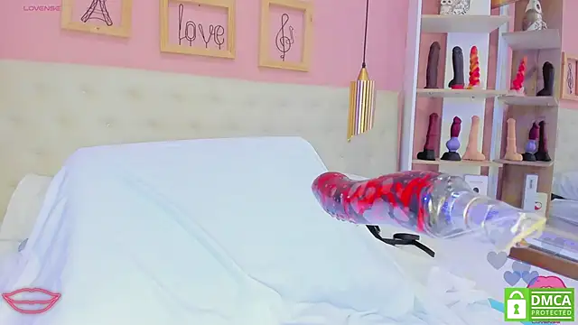 leylla  online show from April 9, 2026, 6:58 pm