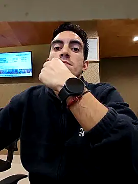 Snapshot of TommyMomentum chatting on February 2, 2026, 1:59 am TommyMomentum online show from February 2, 2026, 1:59 am