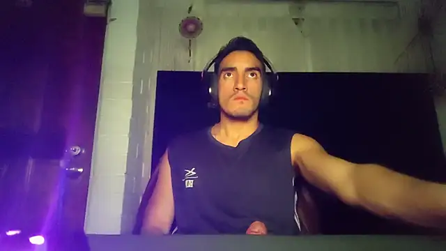 Snapshot of TommyMomentum chatting on January 15, 2026, 7:45 am TommyMomentum online show from January 15, 2026, 7:45 am