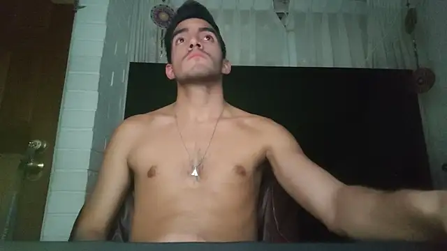 Snapshot of TommyMomentum chatting on February 3, 2026, 6:51 am TommyMomentum online show from February 3, 2026, 6:51 am