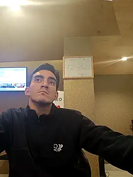 Snapshot of TommyMomentum chatting on March 22, 2026, 8:27 am TommyMomentum online show from March 22, 2026, 8:27 am