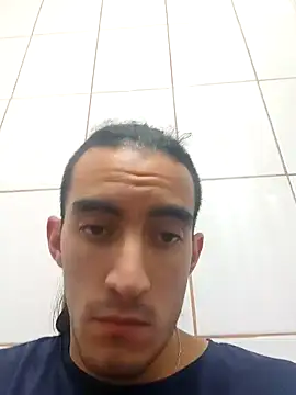 Snapshot of TommyMomentum chatting on December 17, 2024, 5:40 am TommyMomentum online show from December 17, 2024, 5:40 am